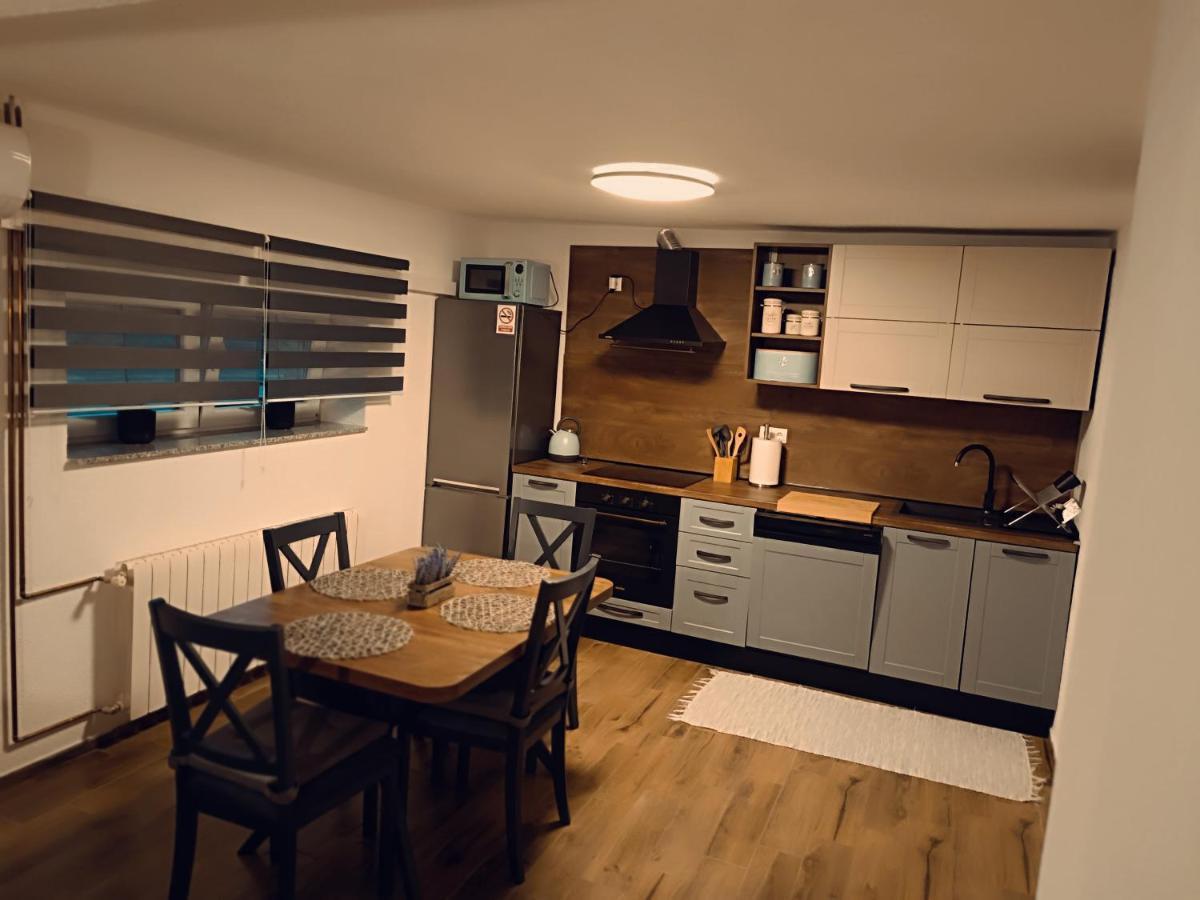 Appartement Kod Dida à Gospić Extérieur photo